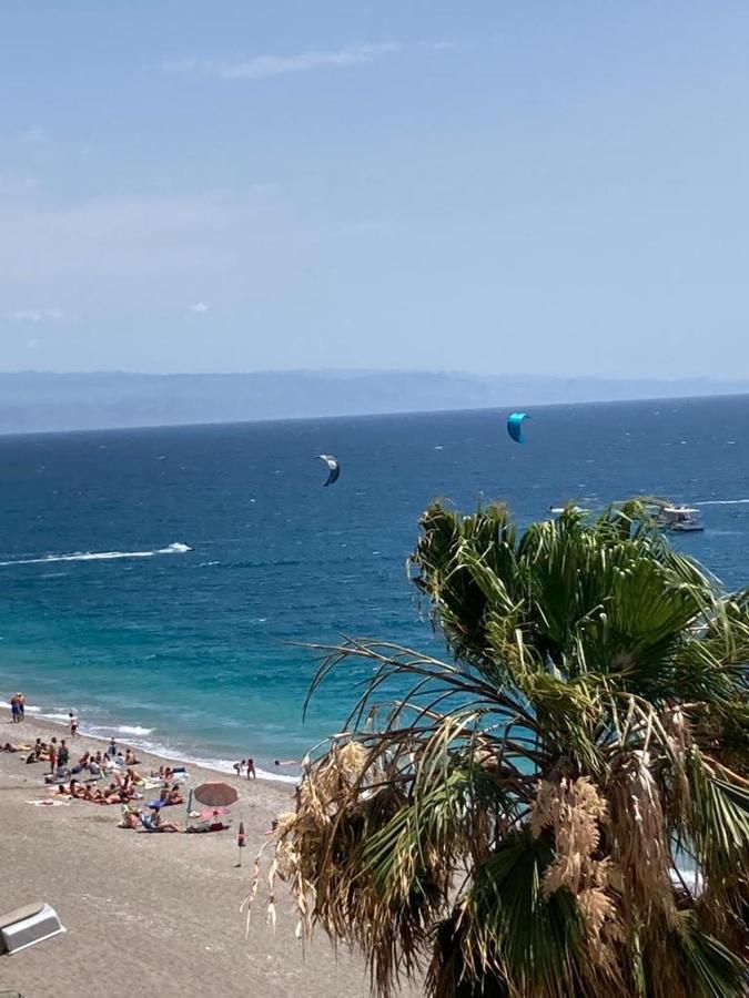 Soffio Dal Mare Apartman Letojanni Kültér fotó